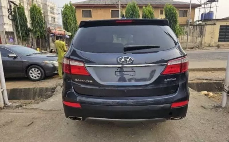 Hyundai Santa Fe   - 2013