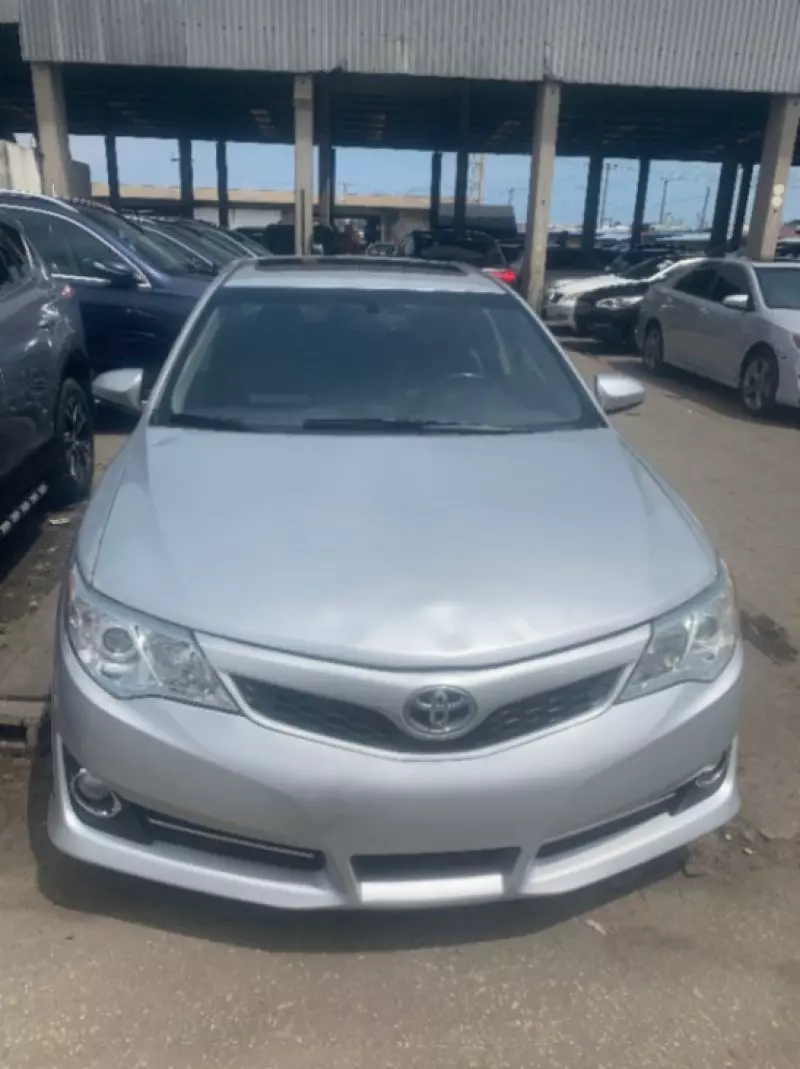 Toyota Camry   - 2016