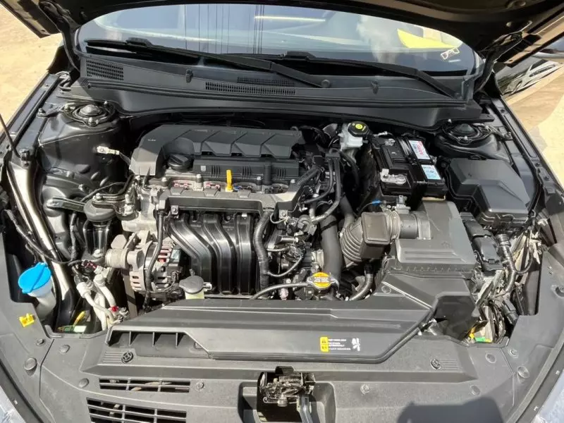 Hyundai Elantra   - 2021