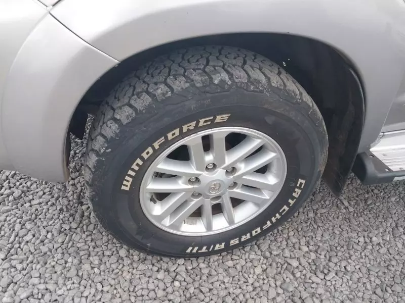 Toyota Hilux   - 2015