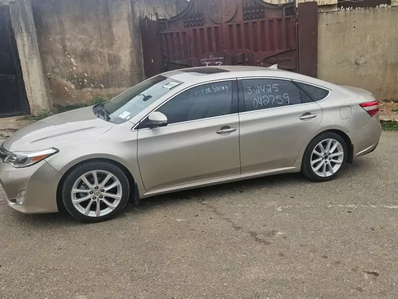 Toyota Avalon   - 2013