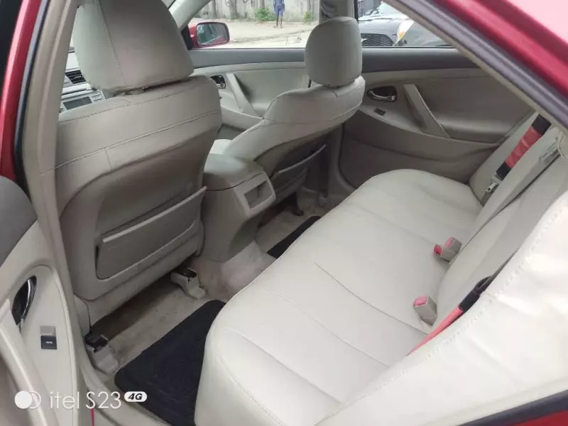 Toyota Camry   - 2010