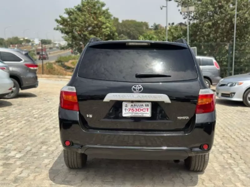 Toyota Highlander   - 2011