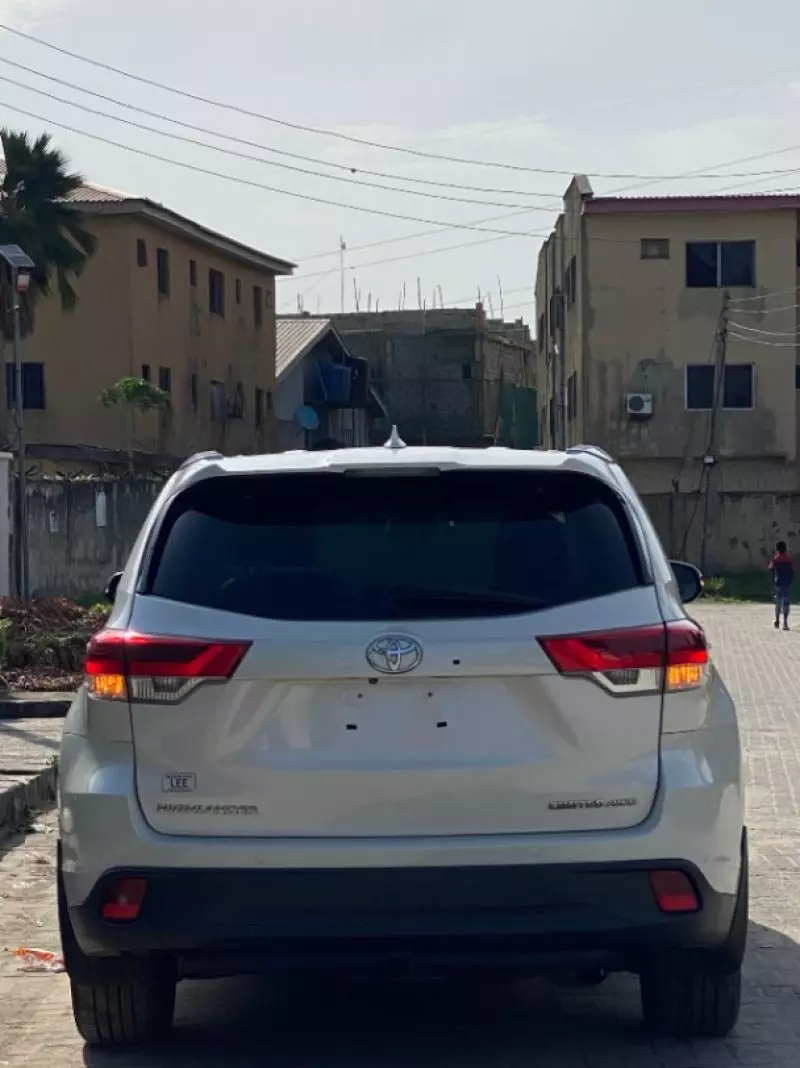 Toyota Highlander   - 2014