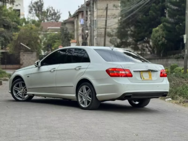 Mercedes-Benz E 250   - 2012