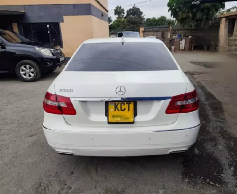 Mercedes-Benz E 300   - 2012