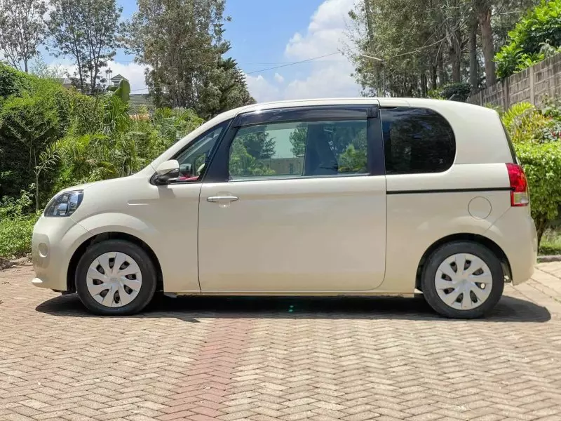 Toyota Porte   - 2016