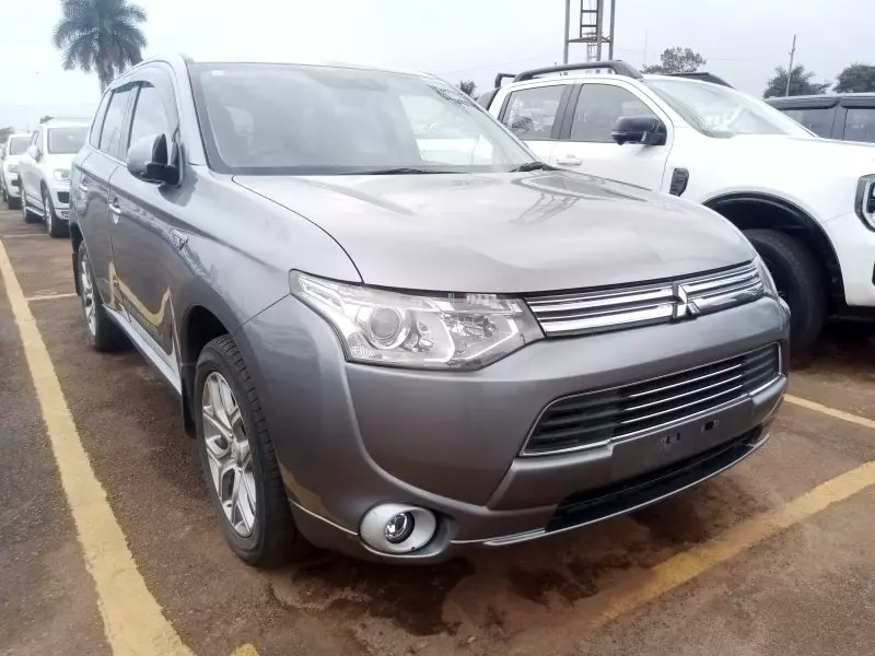 Mitsubishi OUTLANDER   - 2013