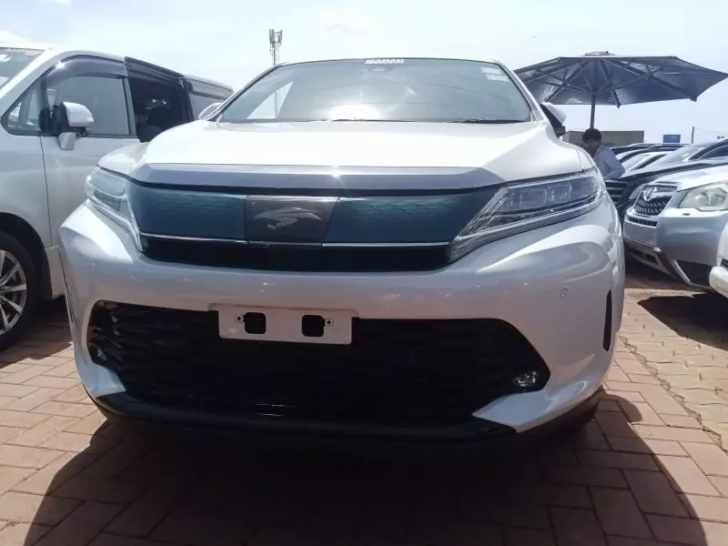 Toyota Harrier   - 2017