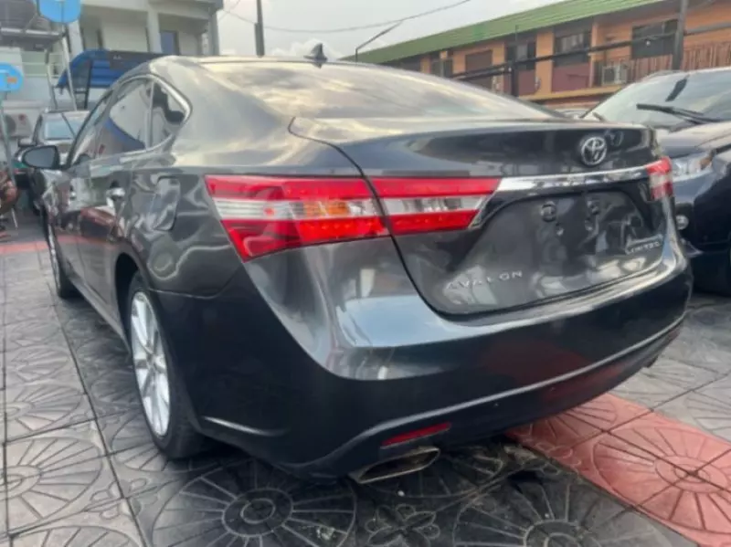 Toyota Avalon   - 2013