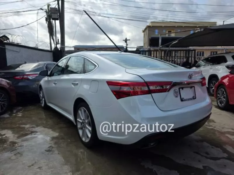 Toyota Avalon   - 2013