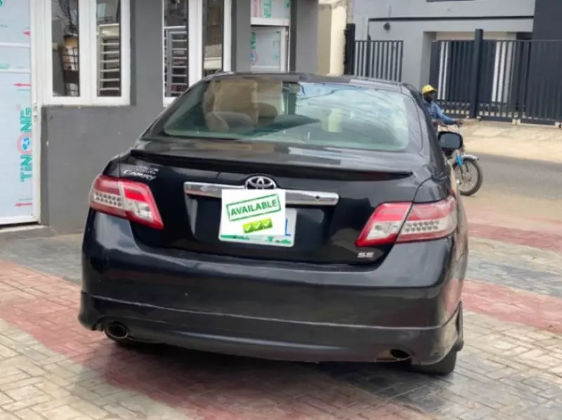 Toyota Camry   - 2010