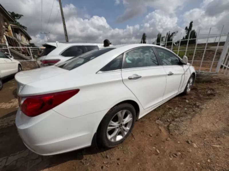 Hyundai Sonata   - 2013