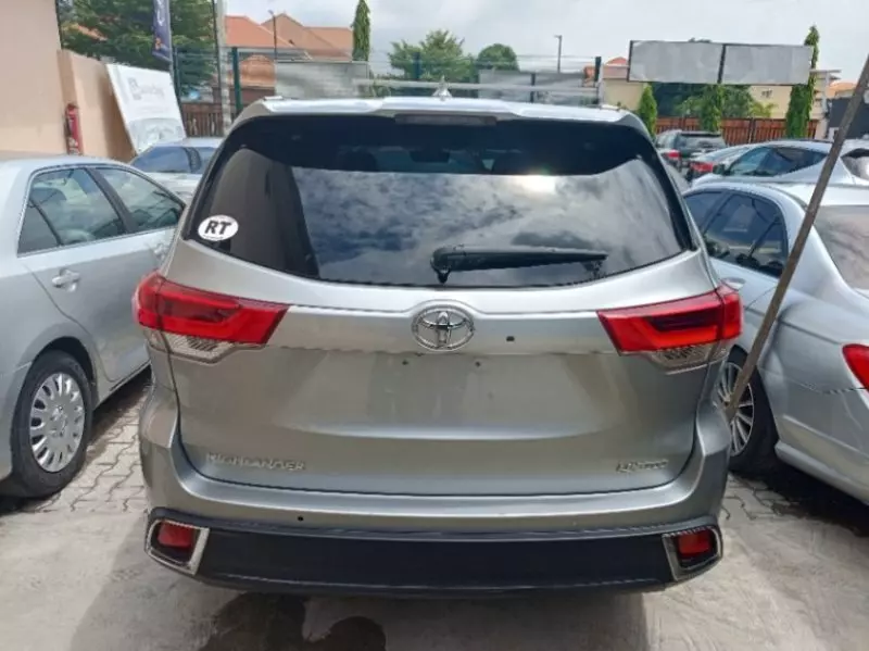 Toyota Highlander   - 2019