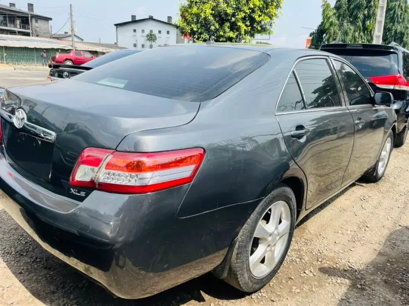 Toyota Camry   - 2011