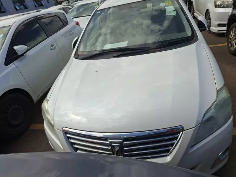 Toyota Premio    - 2013