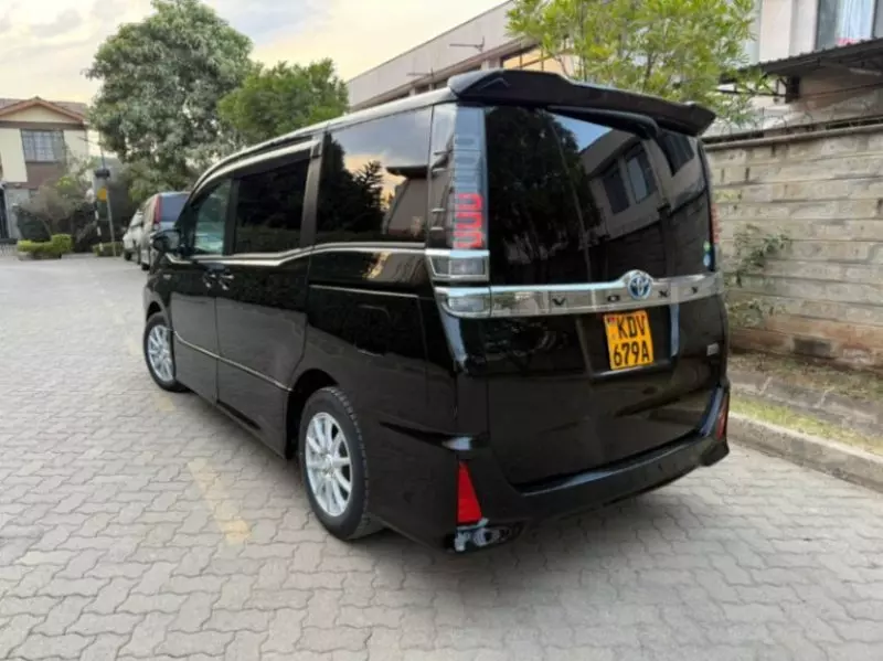 Toyota Voxy    - 2019
