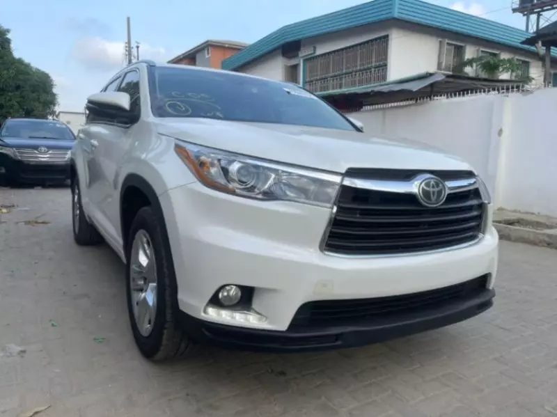 Toyota Highlander   - 2015