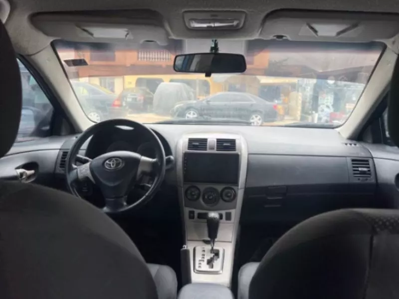 Toyota Corolla   - 2010