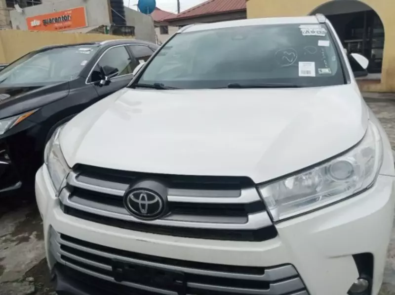 Toyota Highlander   - 2019