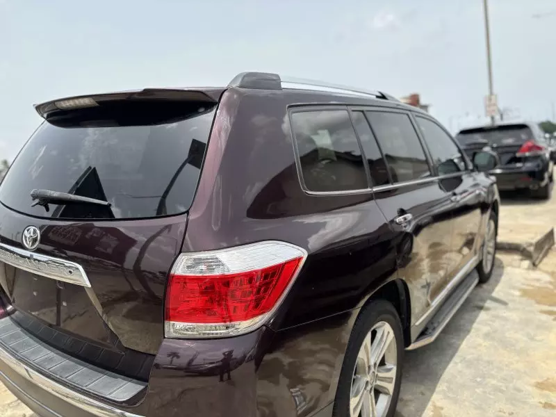 Toyota Highlander   - 2013