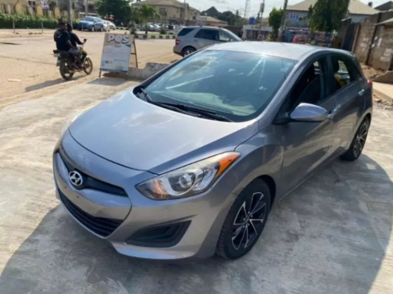 Hyundai Elantra   - 2013