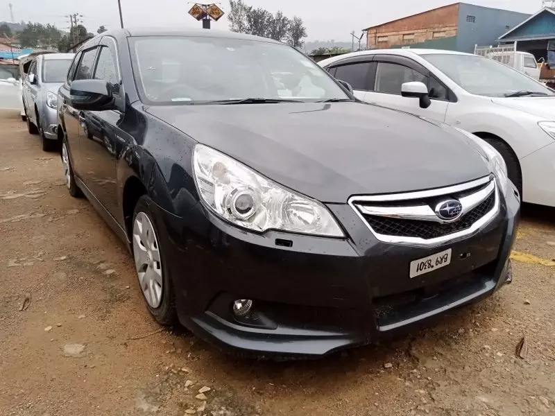 Subaru Legacy   - 2011