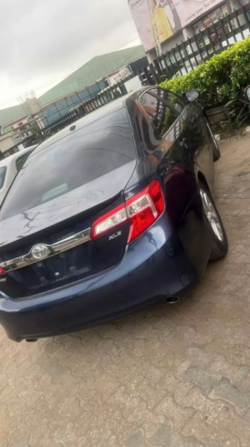 Toyota Camry   - 2014