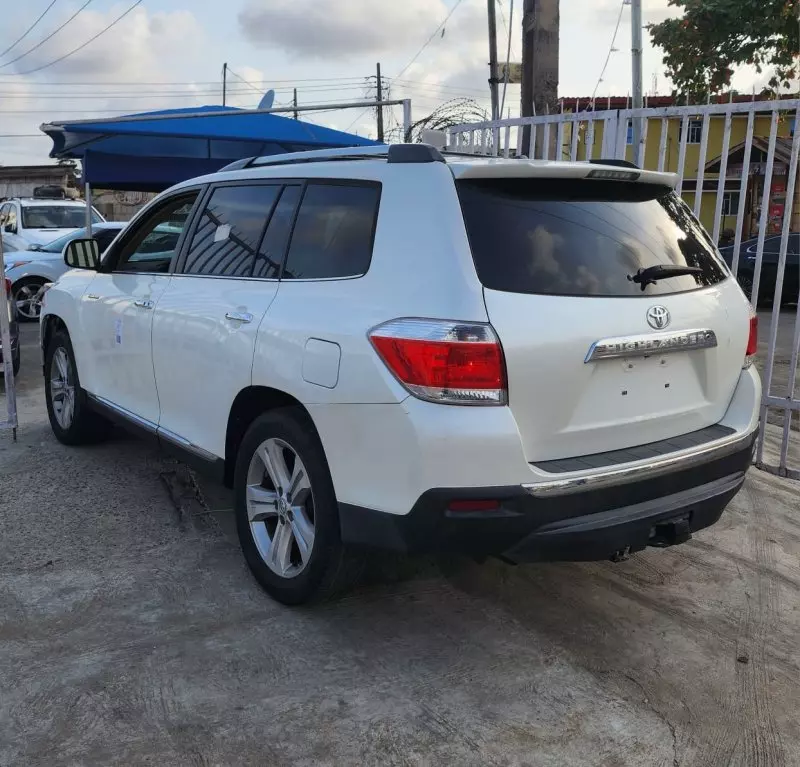Toyota Highlander   - 2013