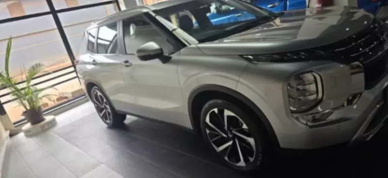 Mitsubishi OUTLANDER   - 2025