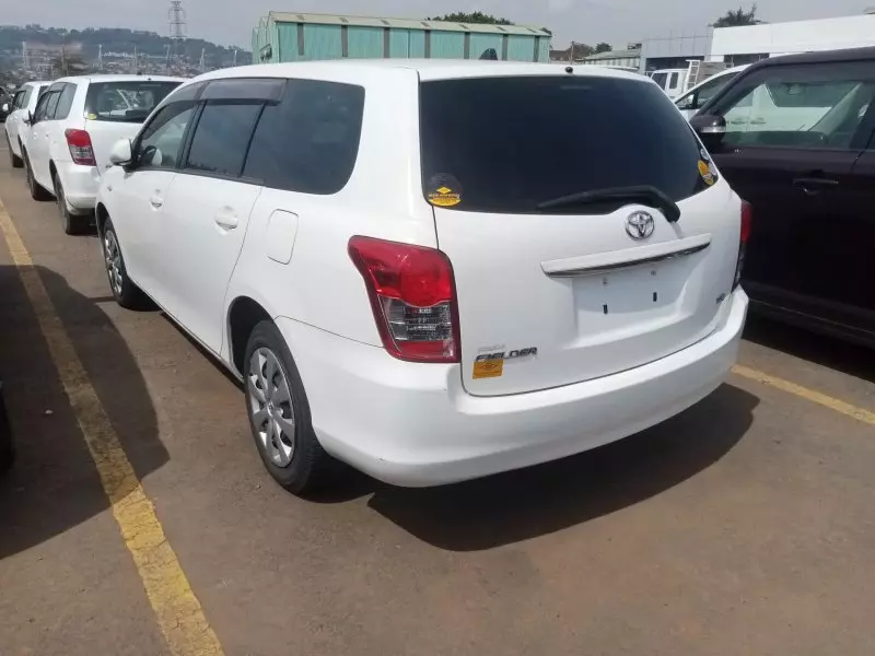 Toyota Fielder    - 2012