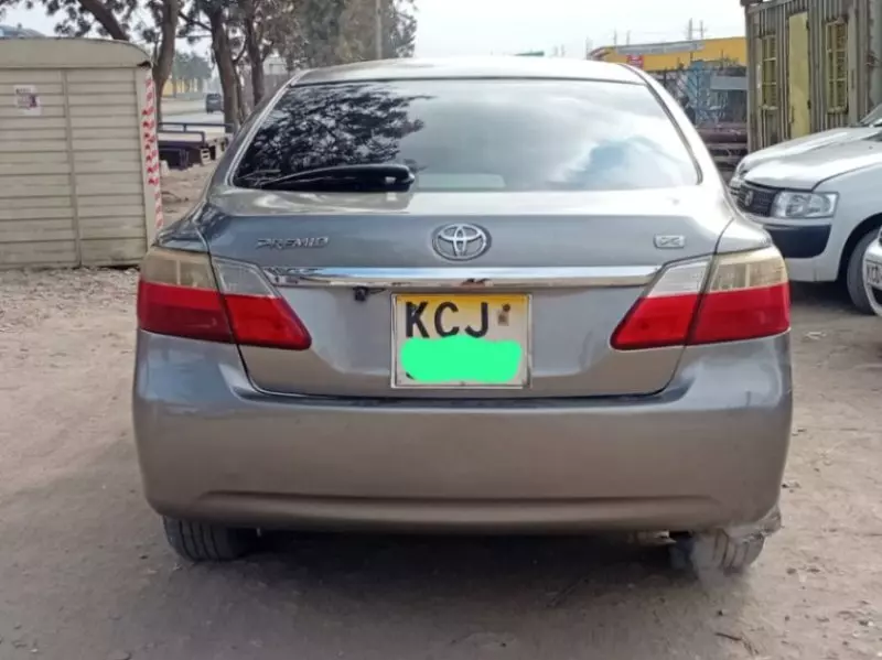 Toyota Premio    - 2013