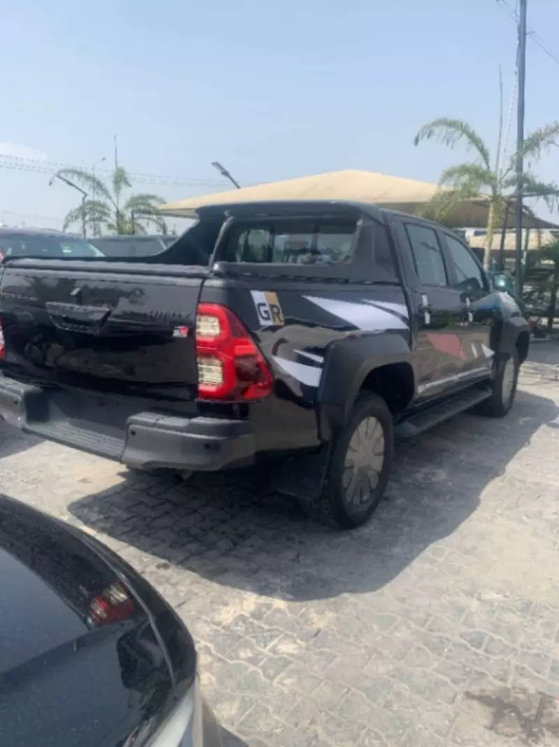 Toyota Hilux    - 2022
