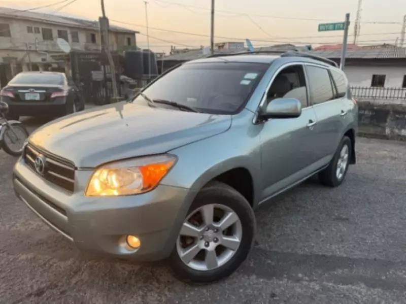 Toyota 4-Runner   - 2006