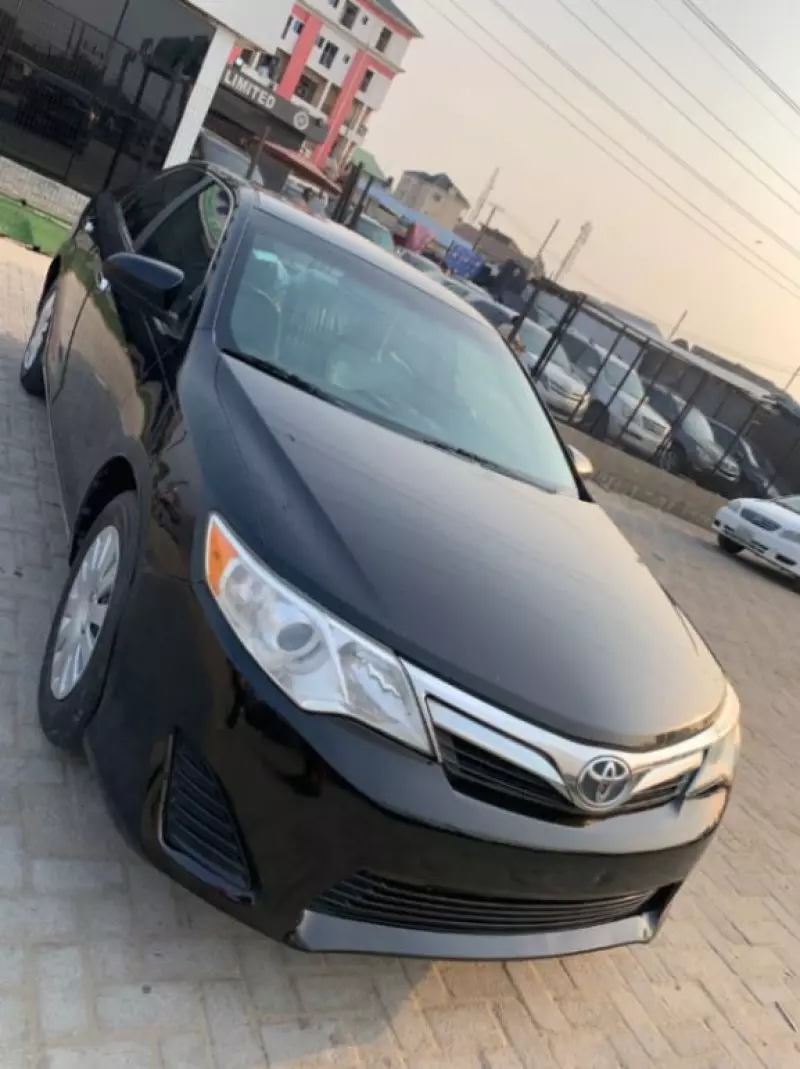 Toyota Camry   - 2012