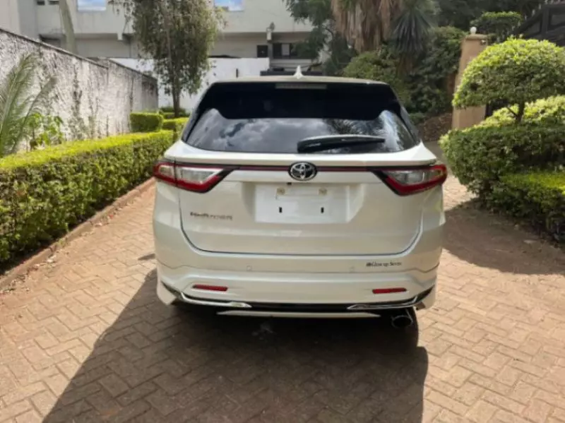 Toyota Harrier   - 2018
