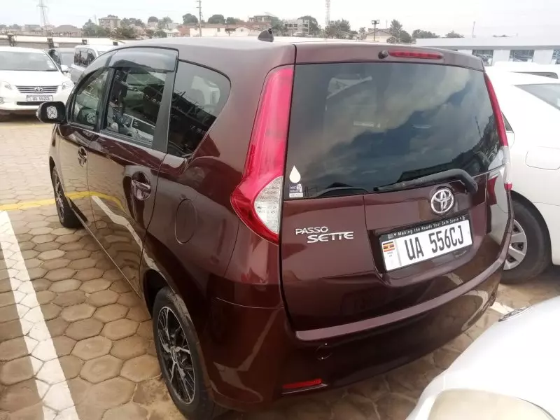 Toyota Passo Sette   - 2010