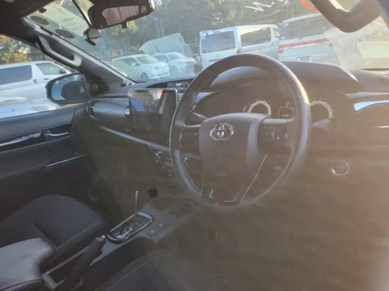 Toyota Hilux   - 2018