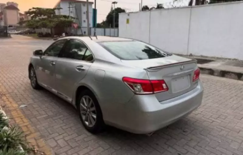 Lexus ES 250   - 2012