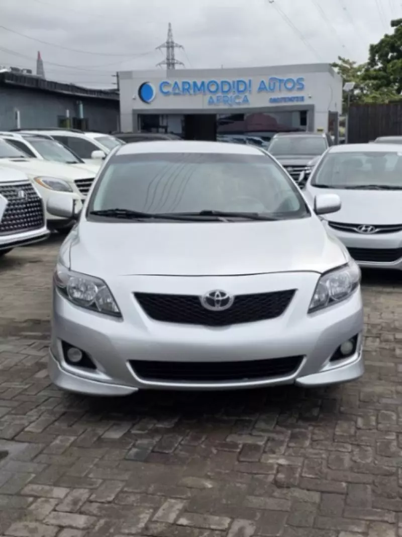 Toyota Corolla   - 2009