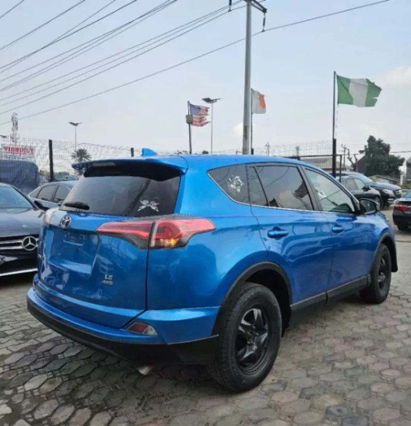 Toyota RAV4   - 2017