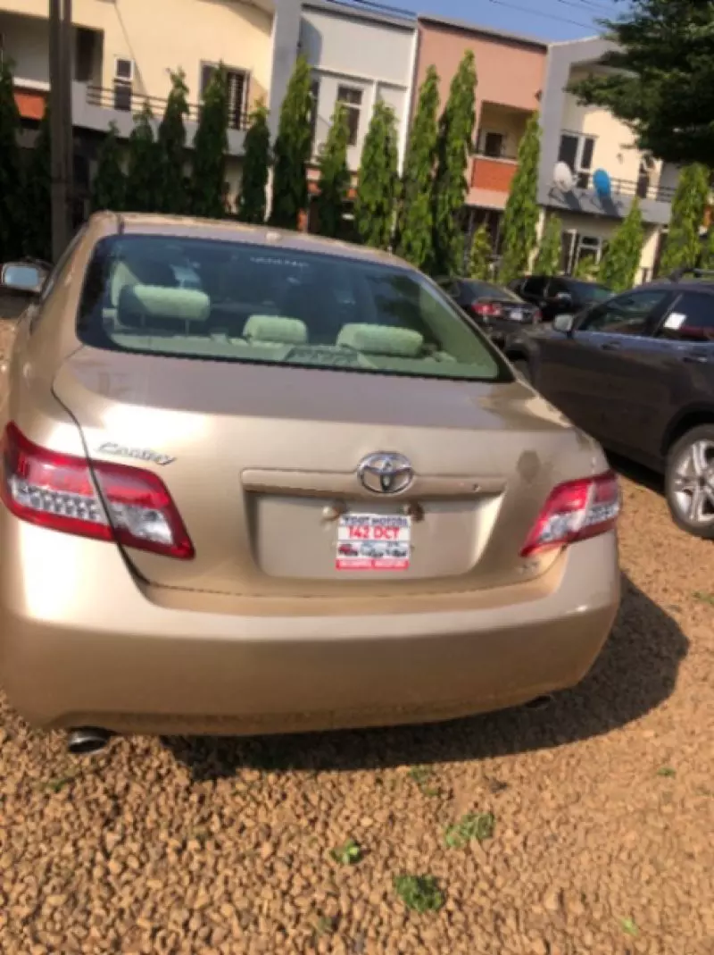 Toyota Camry   - 2011