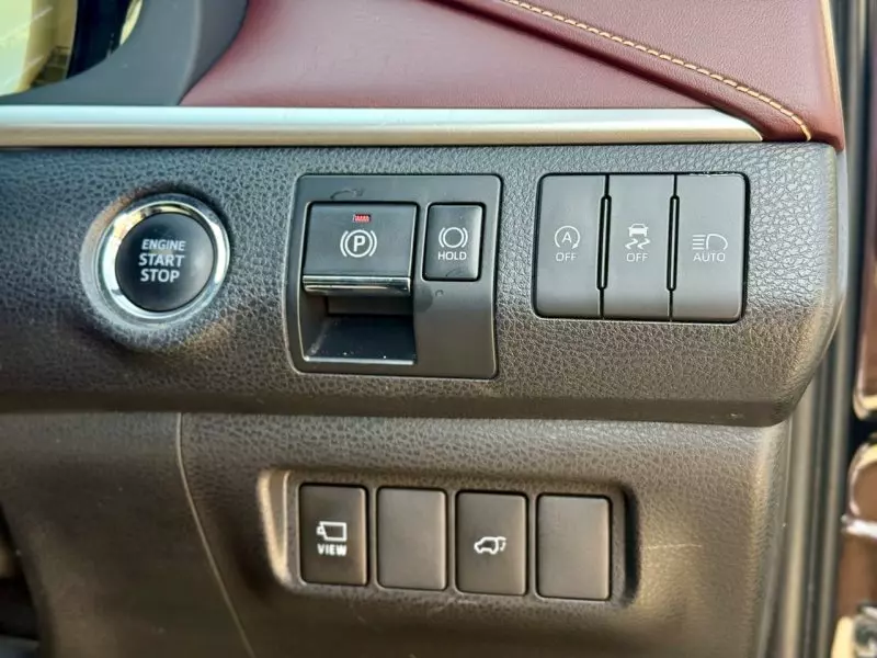 Toyota Harrier   - 2018