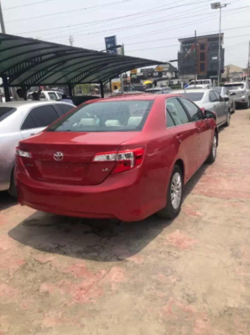 Toyota Camry - 2012