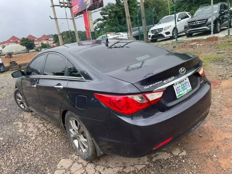 Hyundai Sonata   - 2011