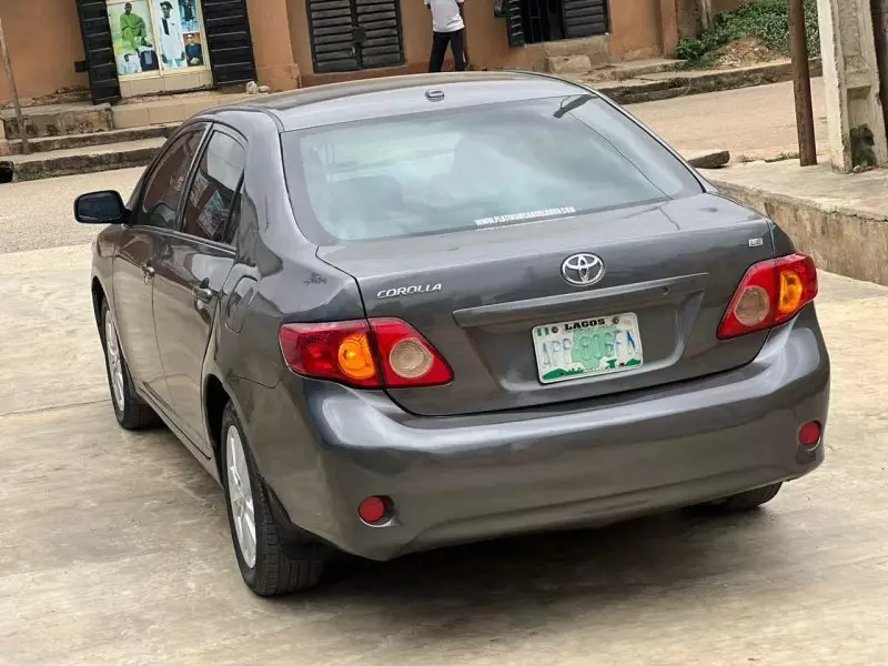 Toyota Corolla   - 2009