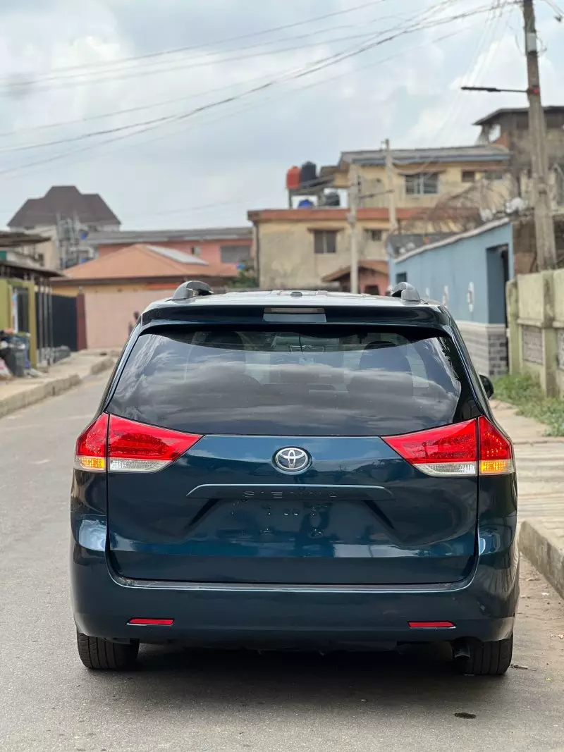 Toyota Sienna   - 2012