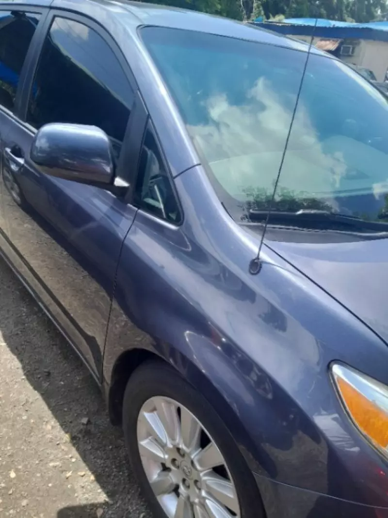 Toyota Sienna   - 2013