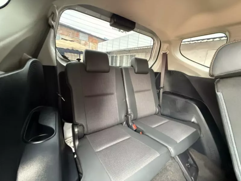 Toyota Sienta Hybrid    - 2017