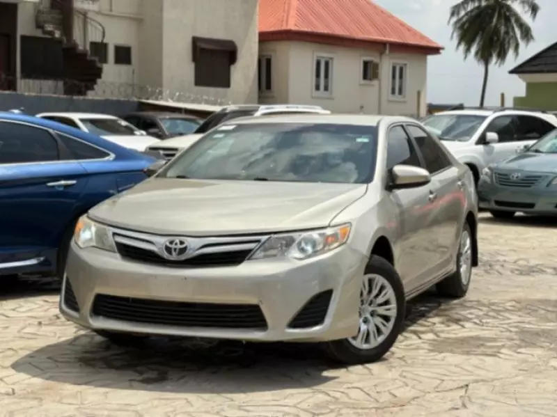 Toyota Camry   - 2013